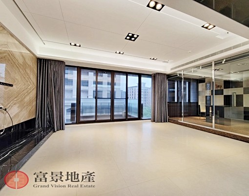 HOT●近美麗華商圈●鄰近雙捷運●超大空間●視野遼闊 - Image 2