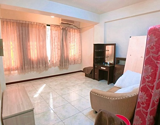 樓下就是樹仁路商圈,臨路可做店面也可純住家 - Image 9