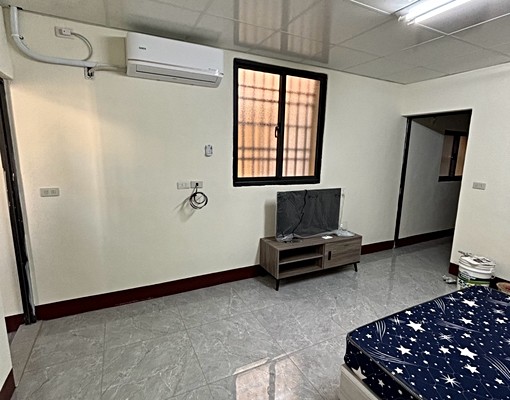 王公路全新透天電梯/套房/陽台型 - Image 7