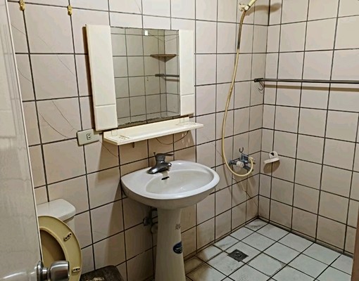 大同學區3房全配 - Image 8