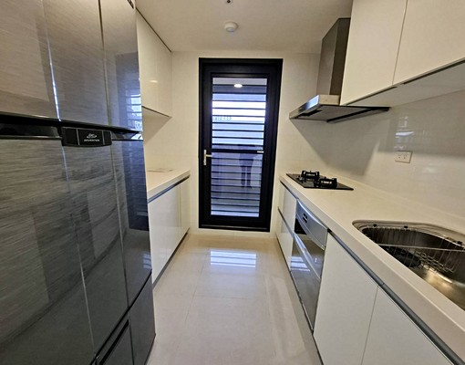 租巨城旁.全新屋況.附裝潢.新家電具 - Image 5