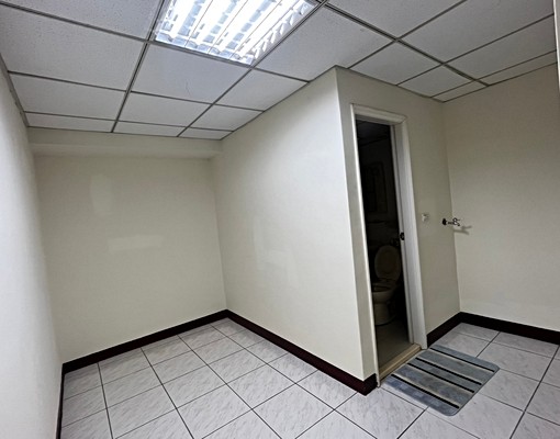 可租補!秒殺物件!彰化家樂福旁!大套房+獨立客廳 - Image 2