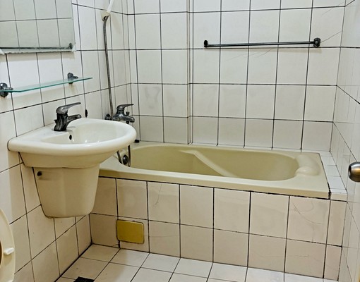 可租補*室內停機車.鄰近後火車站口 - Image 6