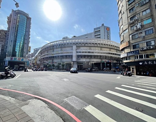 【MRT中和站】超醒目黃金二樓店面 - Image 12