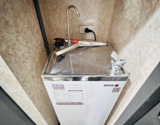 獨立洗衣機。飲水機。小陽台 - Image 10