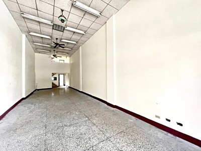 🌱大里區｜臨20米路｜邊間有地下室透天金店面