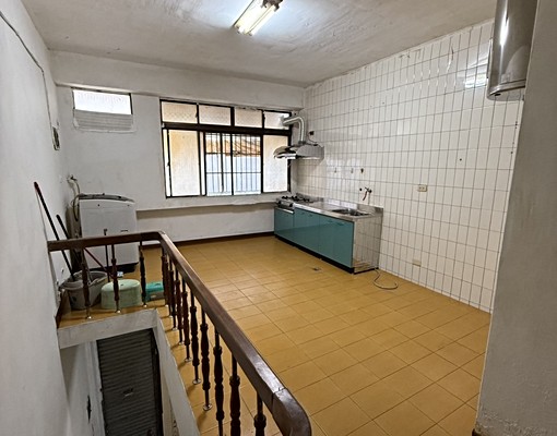 整棟透天4樓。近小港國小國中、港和國小 - Image 3