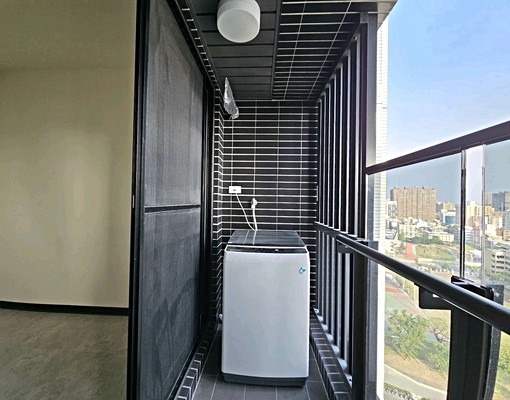 全新大樓2房,中央公園正對面,附家具電 - Image 3