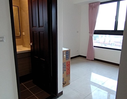 可附家具👑全新3房平車高鐵旁格局方正採光亮美景寧靜非面高鐵 - Image 3