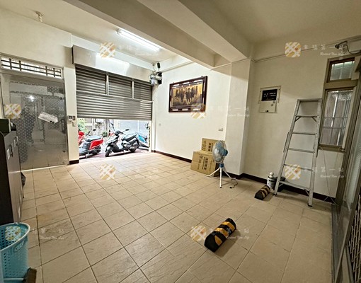 HOT🔥一中超大別墅💫3＋3尬車庫💫可租補戶籍💫可寵 - Image 2