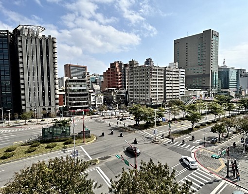 🏠稀有西門商圈電梯套房出租🏠無敵景觀👍 - Image 1