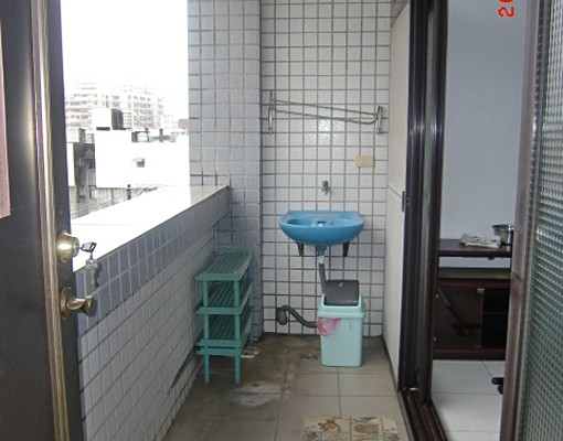 市區套房,交通便利設備齊全。 - Image 9