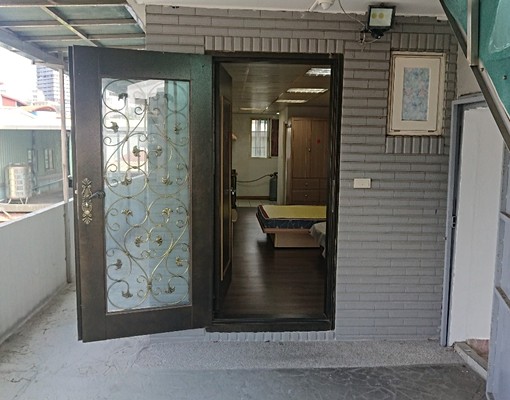 實踐路93巷大套房近府中站限女性 - Image 1