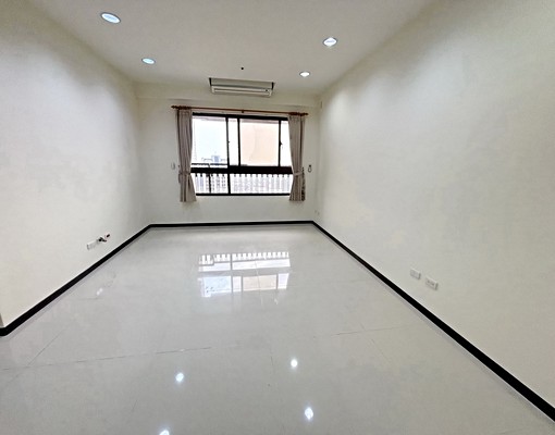 可租補✭南區愛買中山醫➠親家M3高樓層美三房+平車✭超美夜景 - Image 1