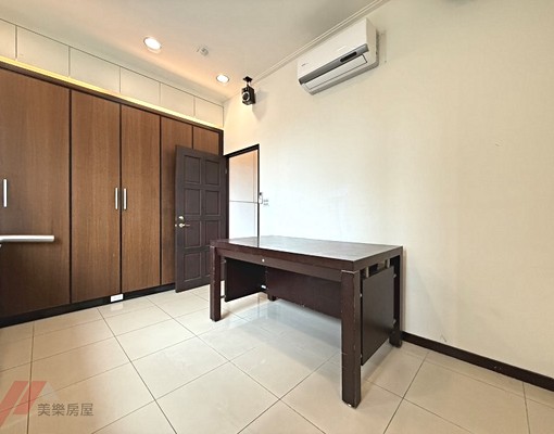 美樂*市政府站*優質社區*平面四房*採光好*含平面車位 - Image 8