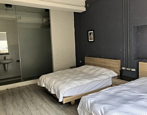 👍老屋改建‧短租套房「一卡皮箱即可入住」👍｜老宅輕工業風 - Image 2