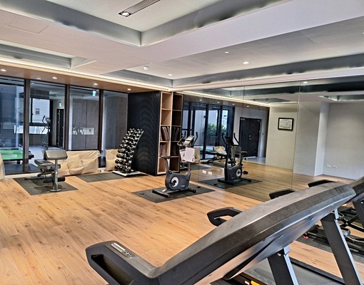 東港夜市長春YES一年新屋 - Image 1