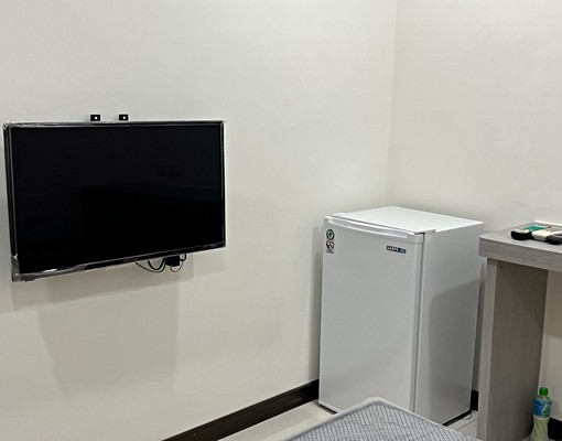 門口捷運,ㄧ二樓全新裝潢!停機車方便!整潔安靜機能健全! - Image 3