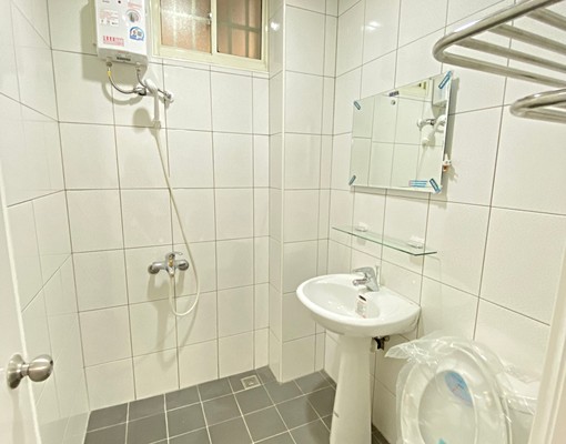 台電分算★近烏日嶺東獨洗曬大套房★附平面汽車位★子母車飲水機 - Image 6