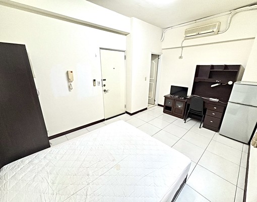 嶺東秒殺便宜大套房丨屋況良好丨忠勇路旁，地段佳 - Image 1