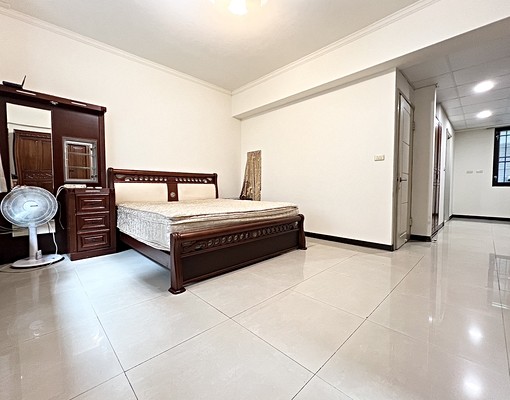 七期優質別墅雙車位超大間 - Image 7