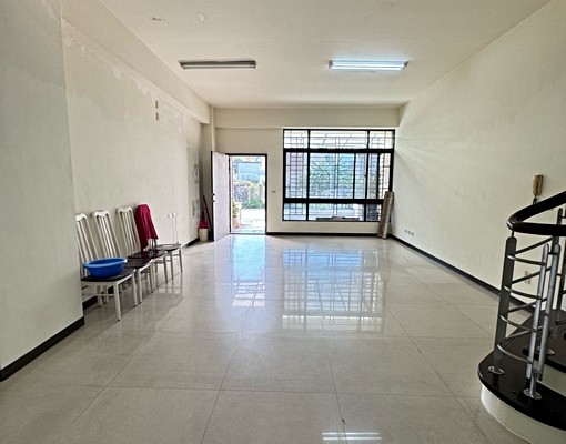 烏日高鐵特區透天4樓含車位住辦皆可 - Image 4