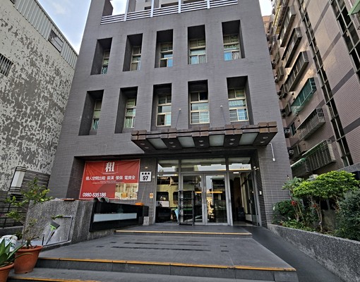 鼎山家樂福採光小套房近高醫近建工 - Image 10