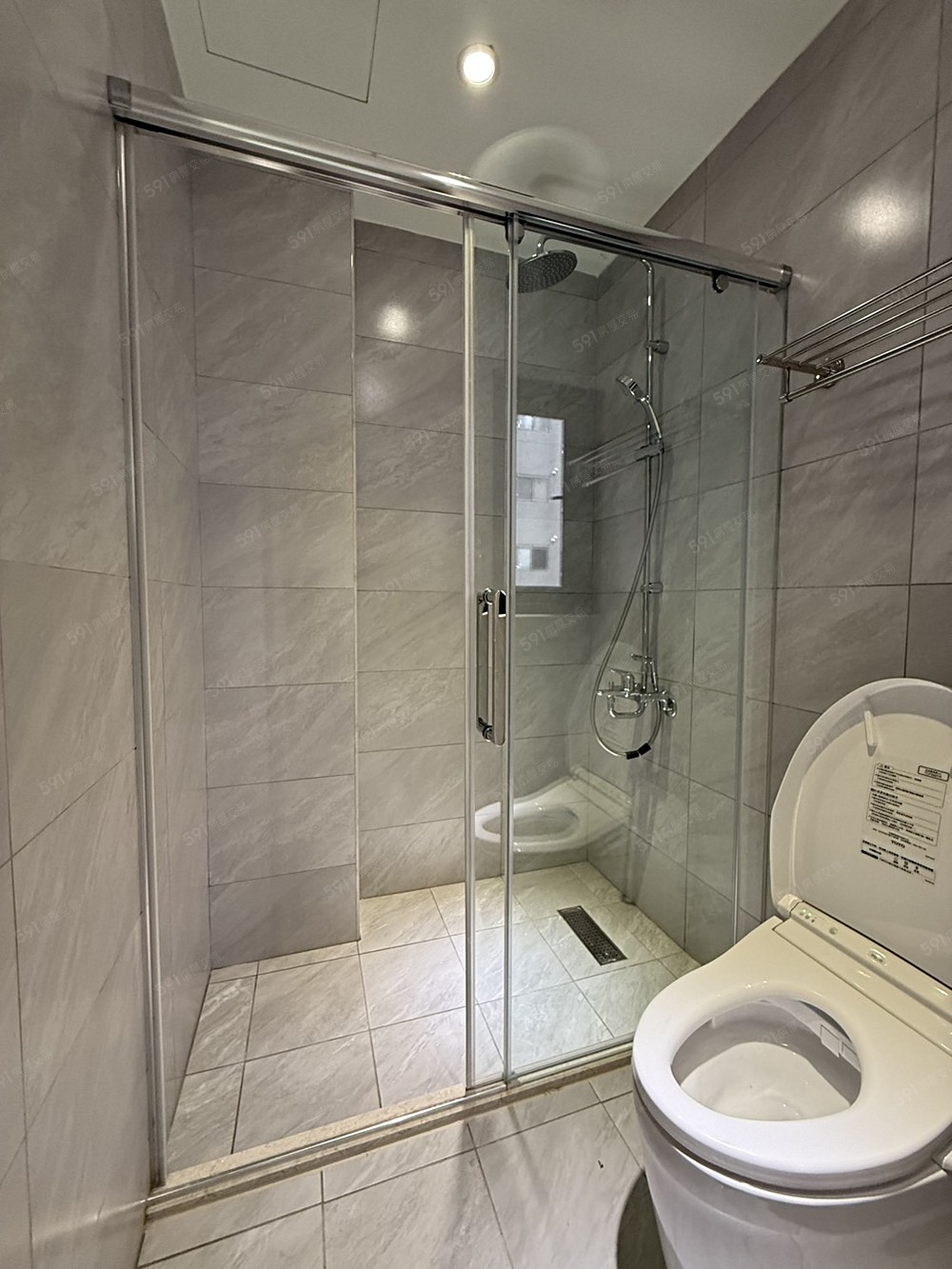 501 ($22000) 搭配全自動掀蓋免治馬桶