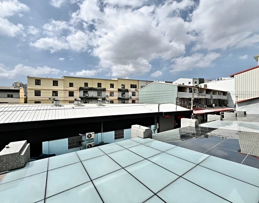 豐原大道內活巷/前院停車/雙套房/可工作室或住家/極新美透天 - Image 5