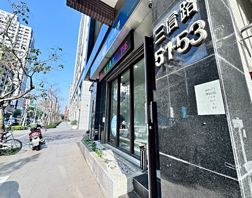 十字路口大馬路多功能使用一樓 - Image 1