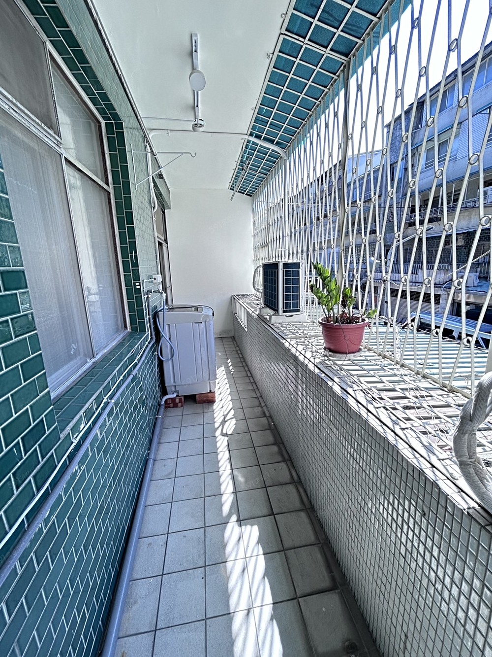 A房陽台及獨立洗衣機