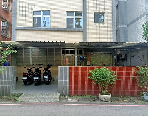 淡江大學溫馨套房只剩下一間 - Image 1