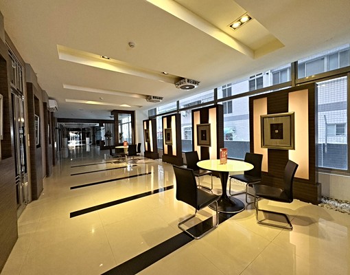 🏅鼎山家樂福|輕軌|歐風樓中樓~ - Image 1