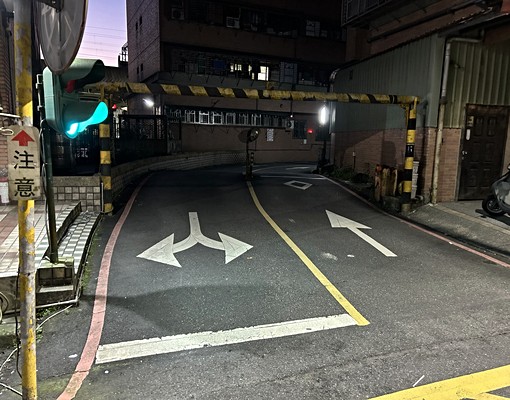 忠孝東路 向日葵 B1平面車位 含管理費 外車可租 - Image 2