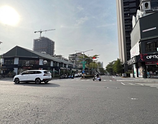 正青年路三角窗店面 - Image 6