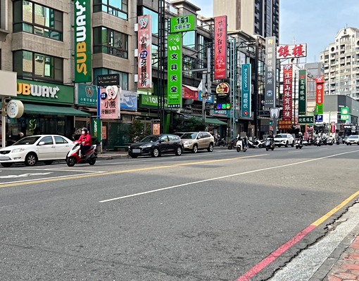 正青年路三角窗店面 - Image 3