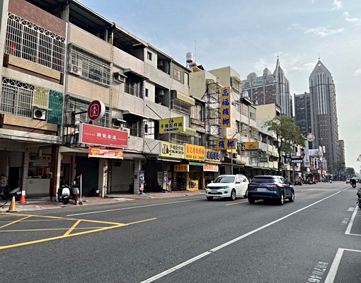 正青年路三角窗店面 - Image 4