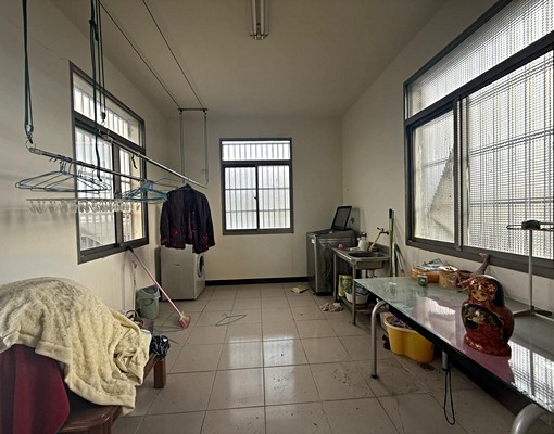 🔥近竹北自強南路大地坪透天前院停車🔥 - Image 1