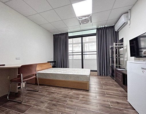 東區東成街採光陽台套房 - Image 1