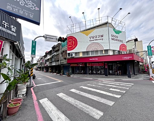 東區東成街採光陽台套房 - Image 8