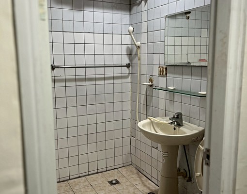 採光通風大套房,近信義國中,生活機能佳交通便利一班公車到台北 - Image 7