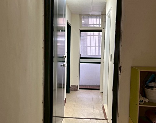 採光通風大套房,近信義國中,生活機能佳交通便利一班公車到台北 - Image 2