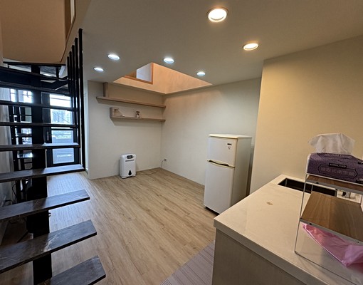 近東門街中央路護城河火車站前1+1房 - Image 3