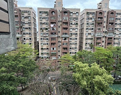 板橋站700m大庭電梯雅、套房高樓層天然瓦斯可開伙陽台曬衣 - Image 1
