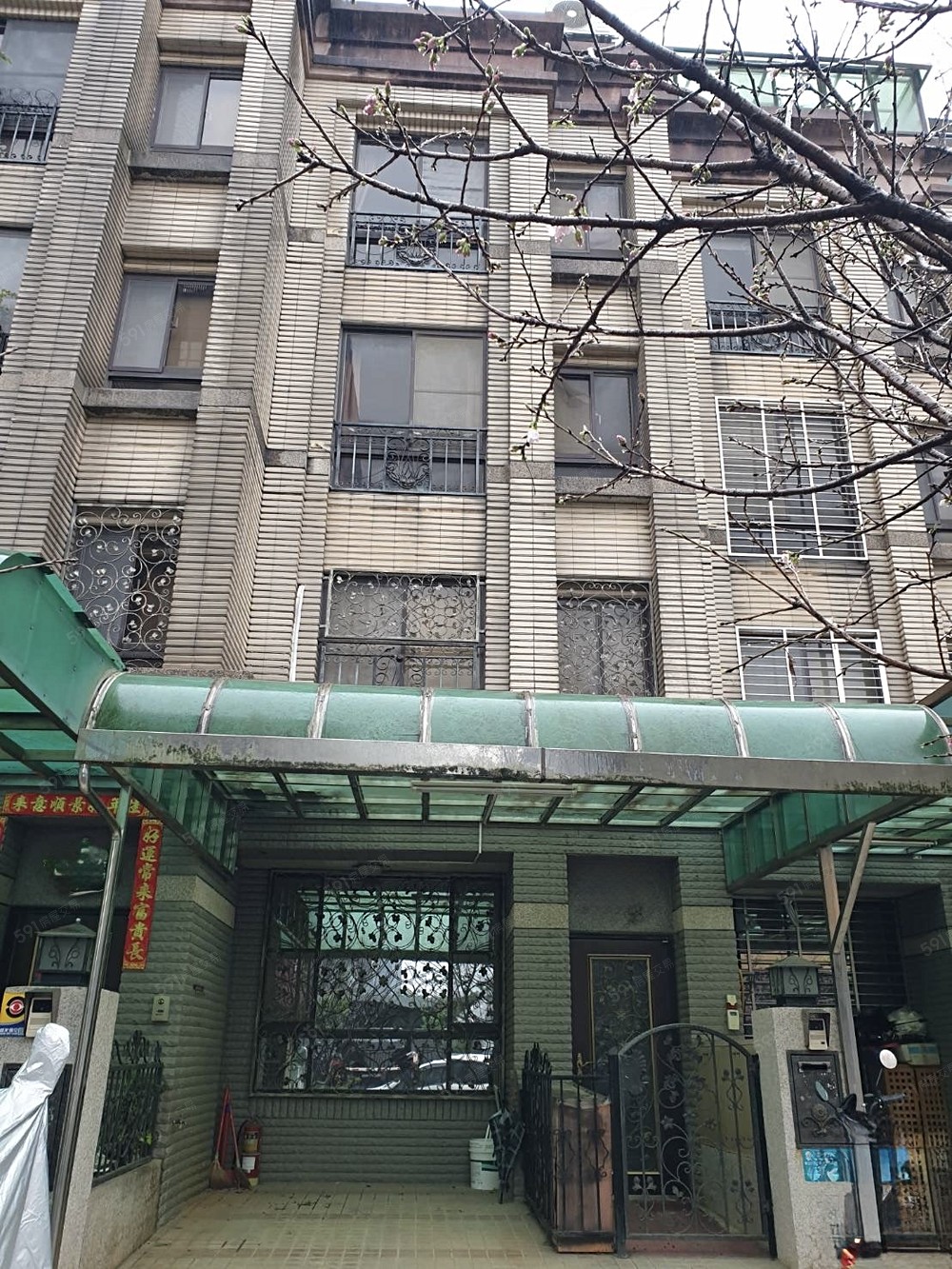 整棟別墅數間套房出租盡請把握 - Image 1