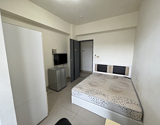 高翠竹科園區清大交大獨立陽台洗衣機電梯套房月底退租 - Image 2