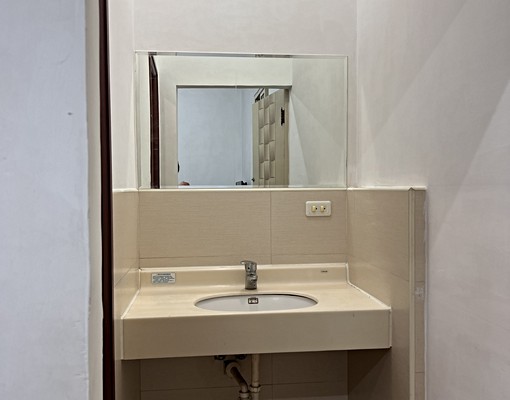 市中心獨立套房，家具家電齊全 - Image 10