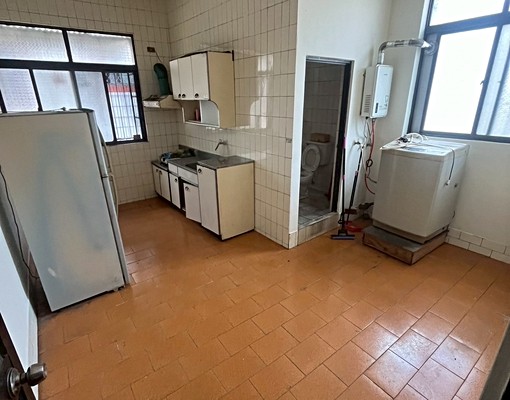 近文山特區單層住家可當2房1廳或3房使用 - Image 1