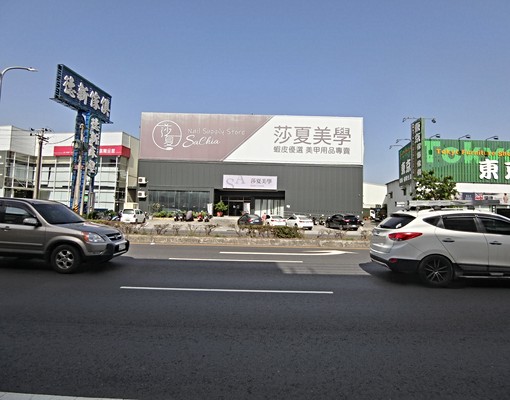 鳥松中正路透天店面出租 - Image 4
