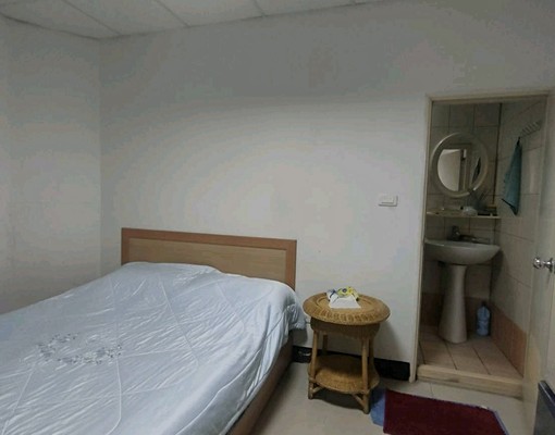 園區旁獨立陽台優質套房 - Image 1